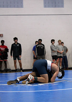 Enrique Hernandez Erazo curled up while on top of his opponent.