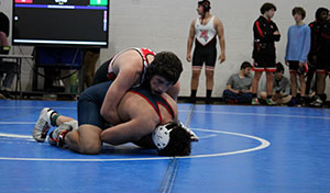 Enrique Hernandez Erazo under his opponent.