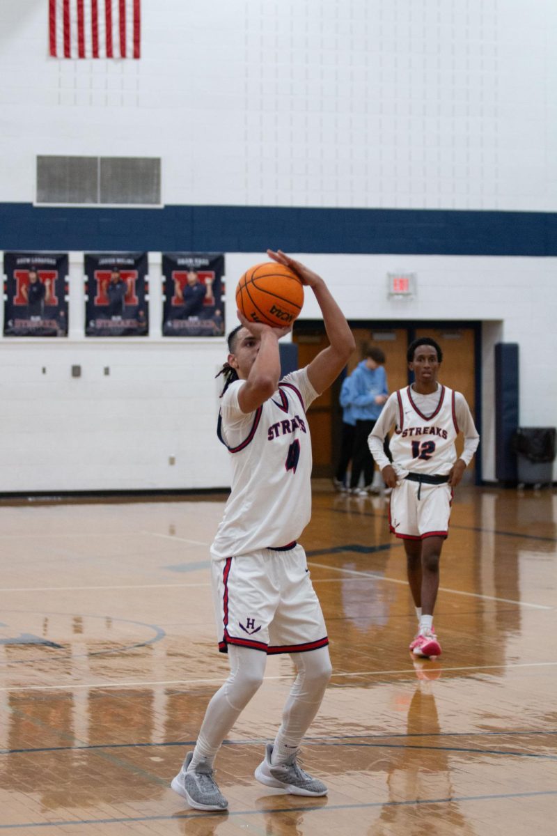 Lazaro Valdivia shooting a free throw