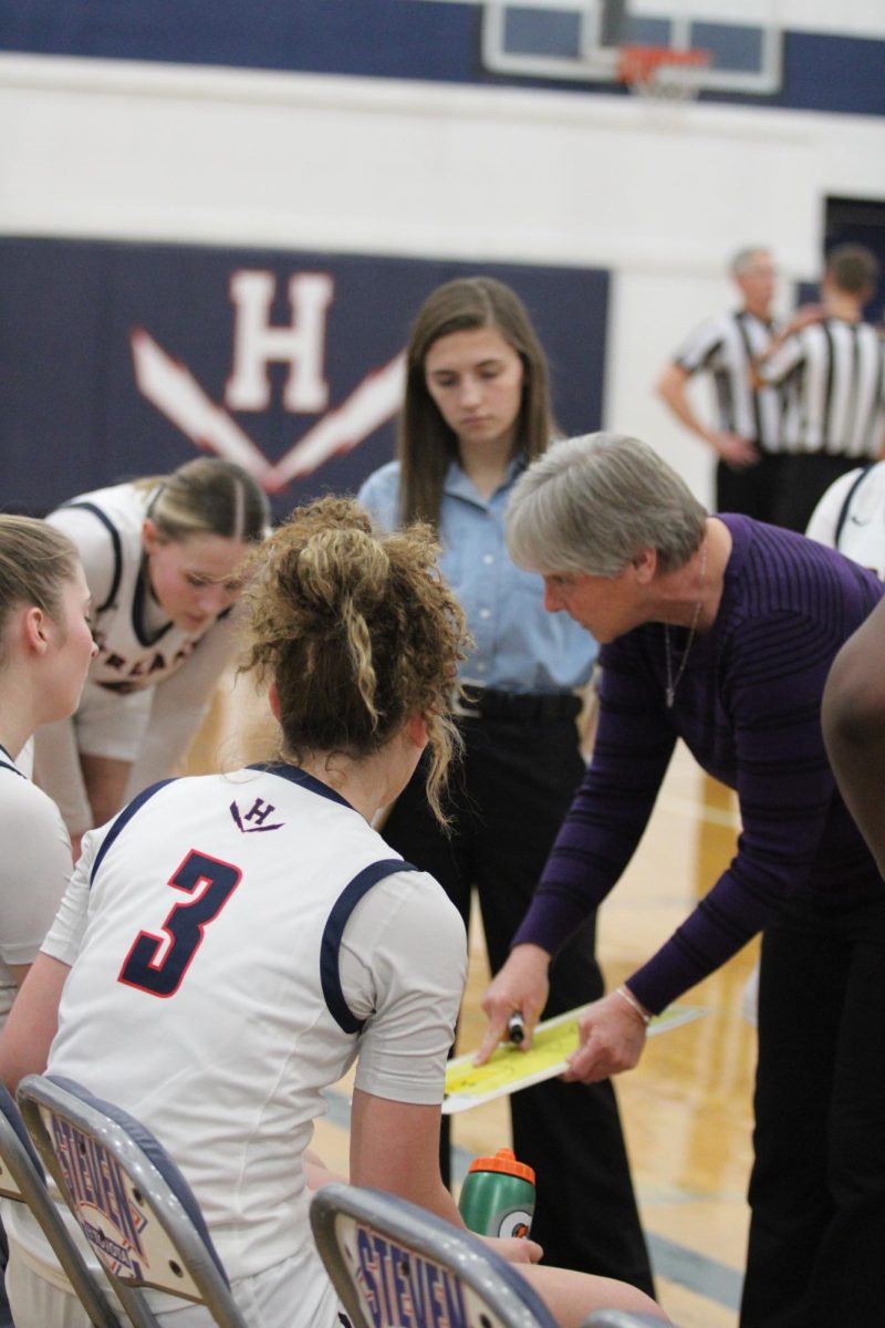 The team huddles together after the 3rd quarter. 