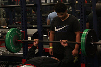 markel spotting sean while doing his sets