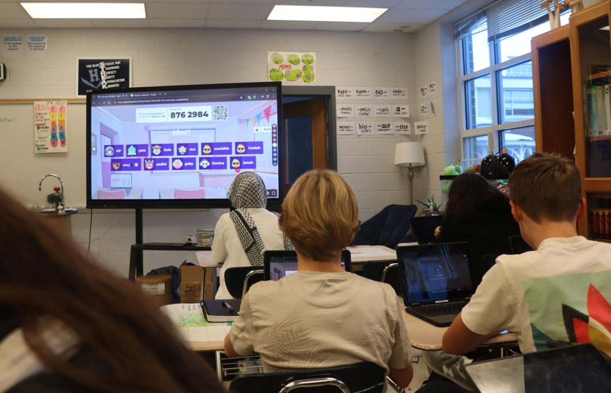 As the SOL review continued, the teachers made it as comfortable and fun as possible. For instance, they made sure to let the students play some games together to collaborate, course, on biology.