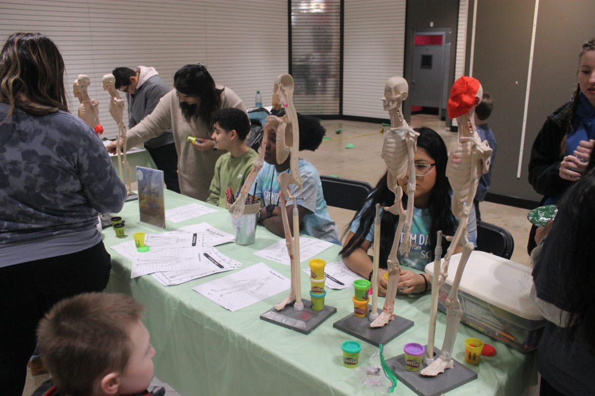 Students at the skeletal station.