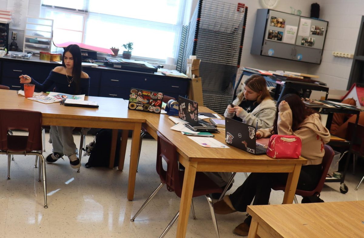 In the welcoming art class, the teacher, Mrs. Brooks, situates the class by putting students in separate groups with separate tables. This allows collaboration, hard work, and overall fun by getting to know classmates. Classmates explain that they enjoy it, saying, “Yeah, I like it, just because I can get to know a lot of people more better than just having to go up to them and talk.” Edin Corona Domingo says with enthusiasm.
