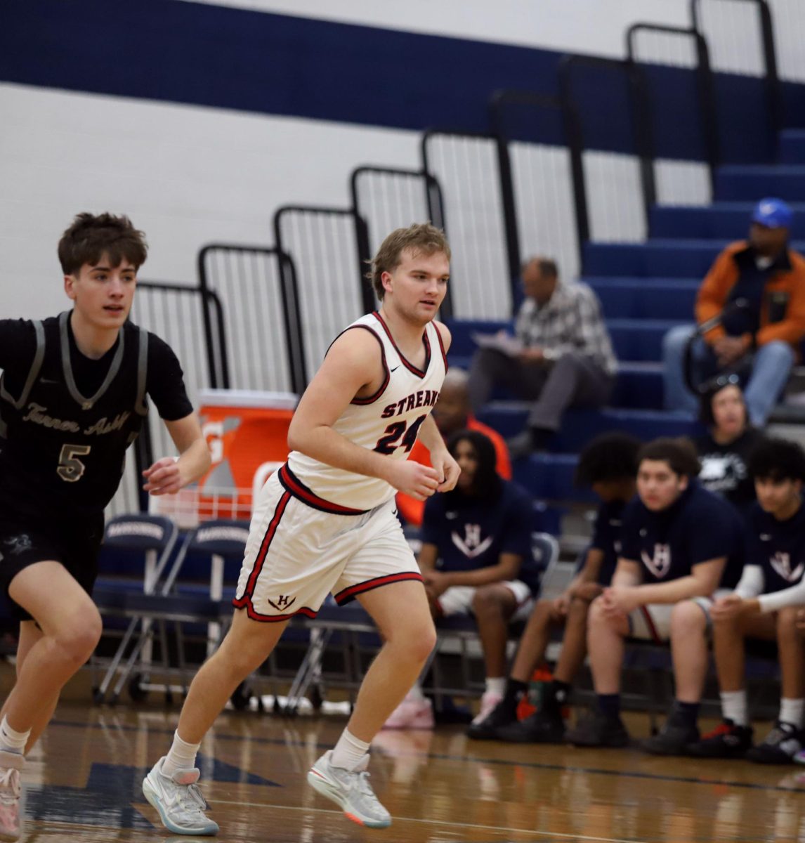 Junior Guy Von Schuch running down th