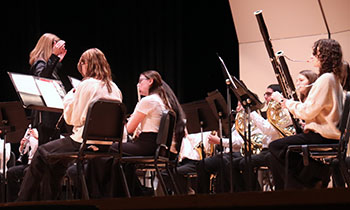 The students follow the conductor's advice during preparations.