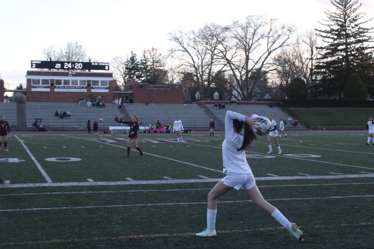 Brently Riner throwing in the ball
