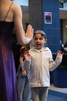 girl high 5 princesses 