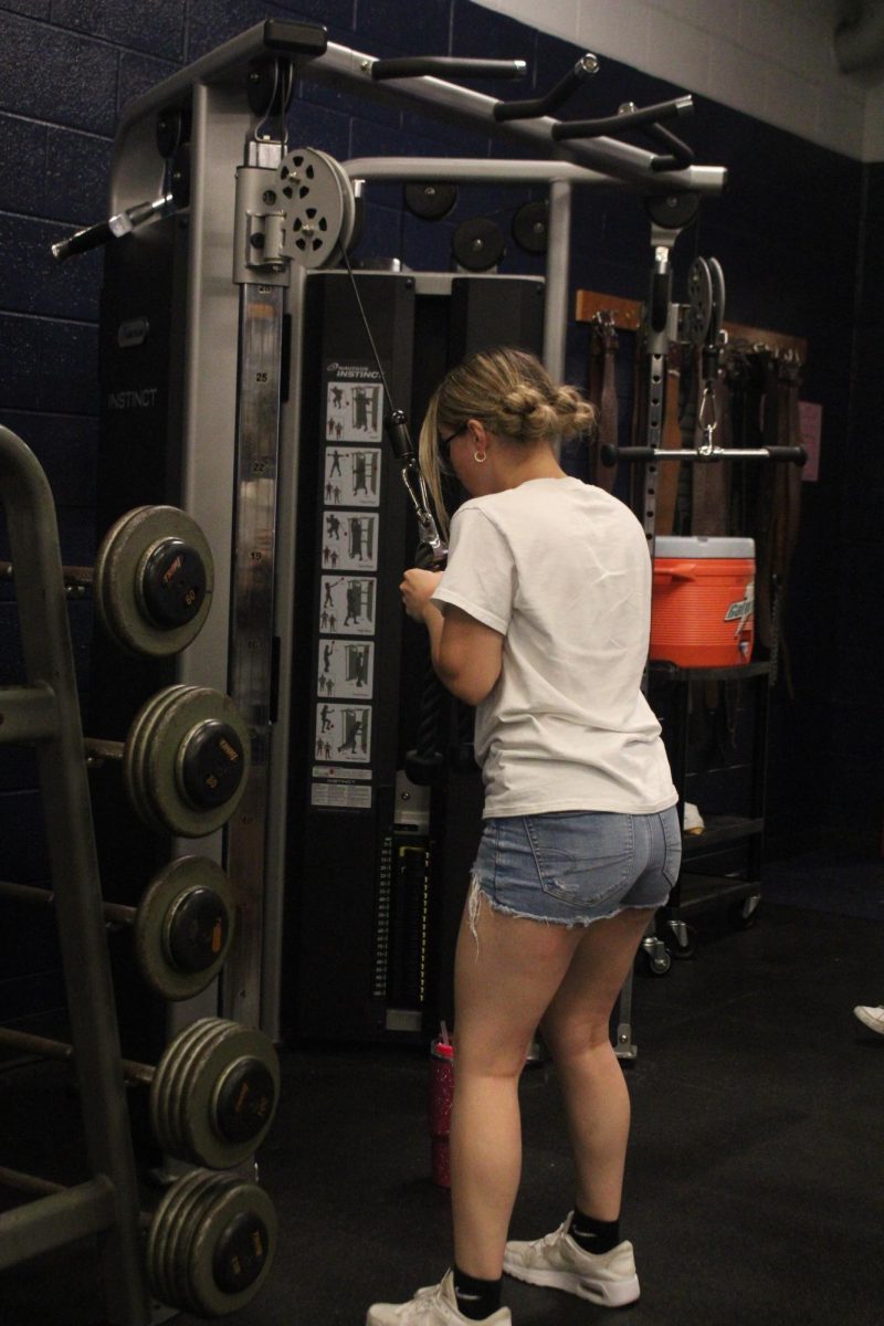 Vanessa Santiago-Ortiz exercising her arms."My main goal to keep going is that summer body".