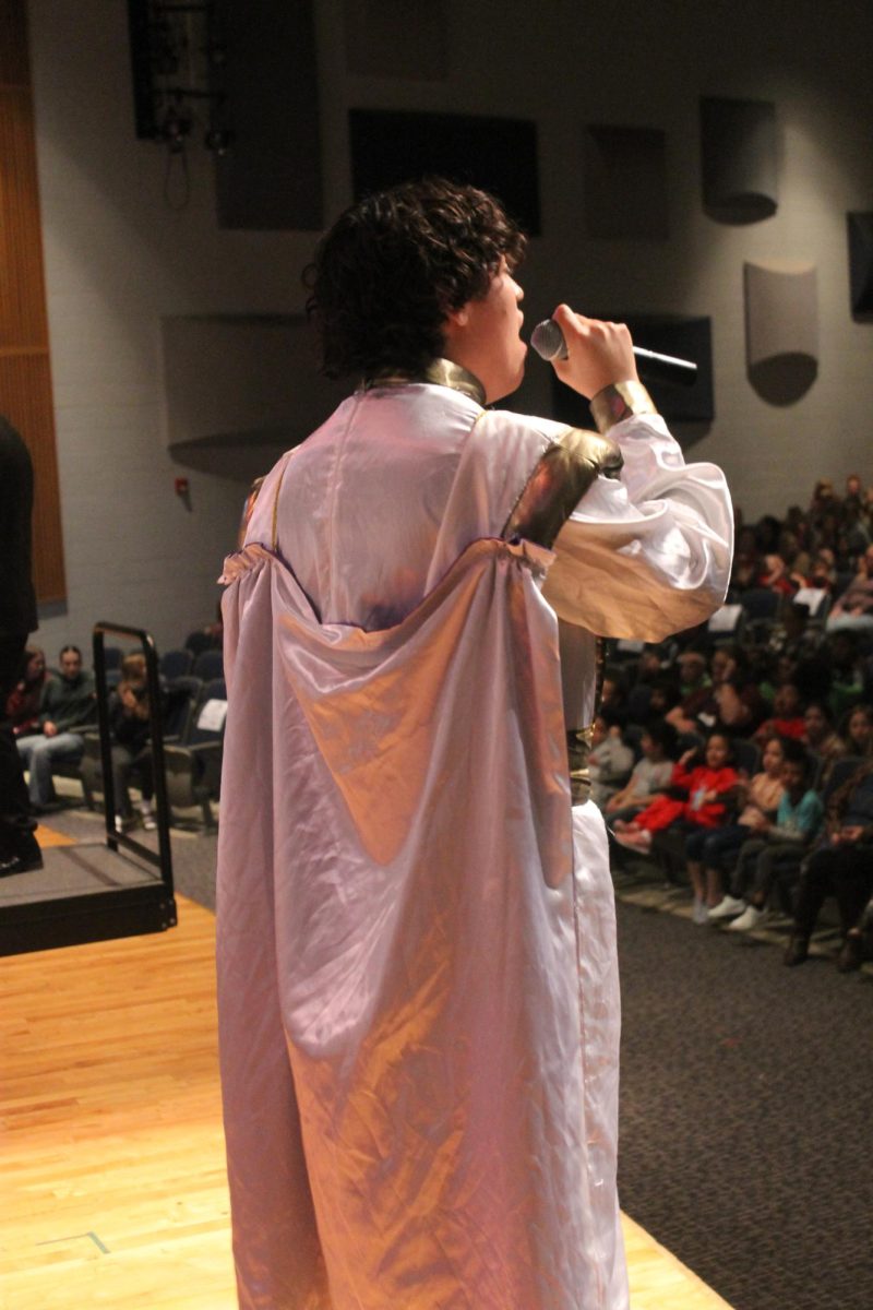 Carlos Lopez singing as Aladdin 