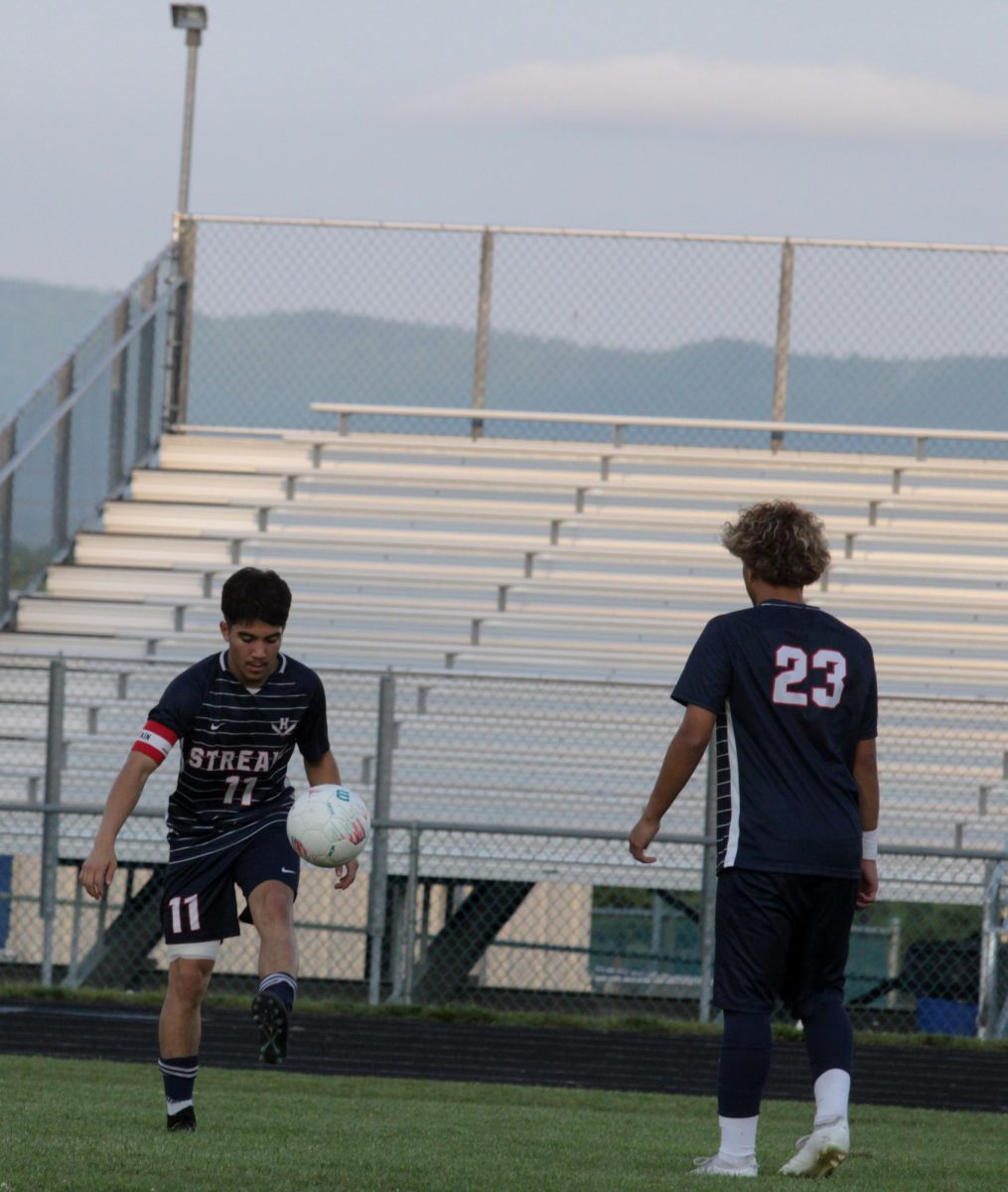 Gonzalez and a team member preticing passing the ball 