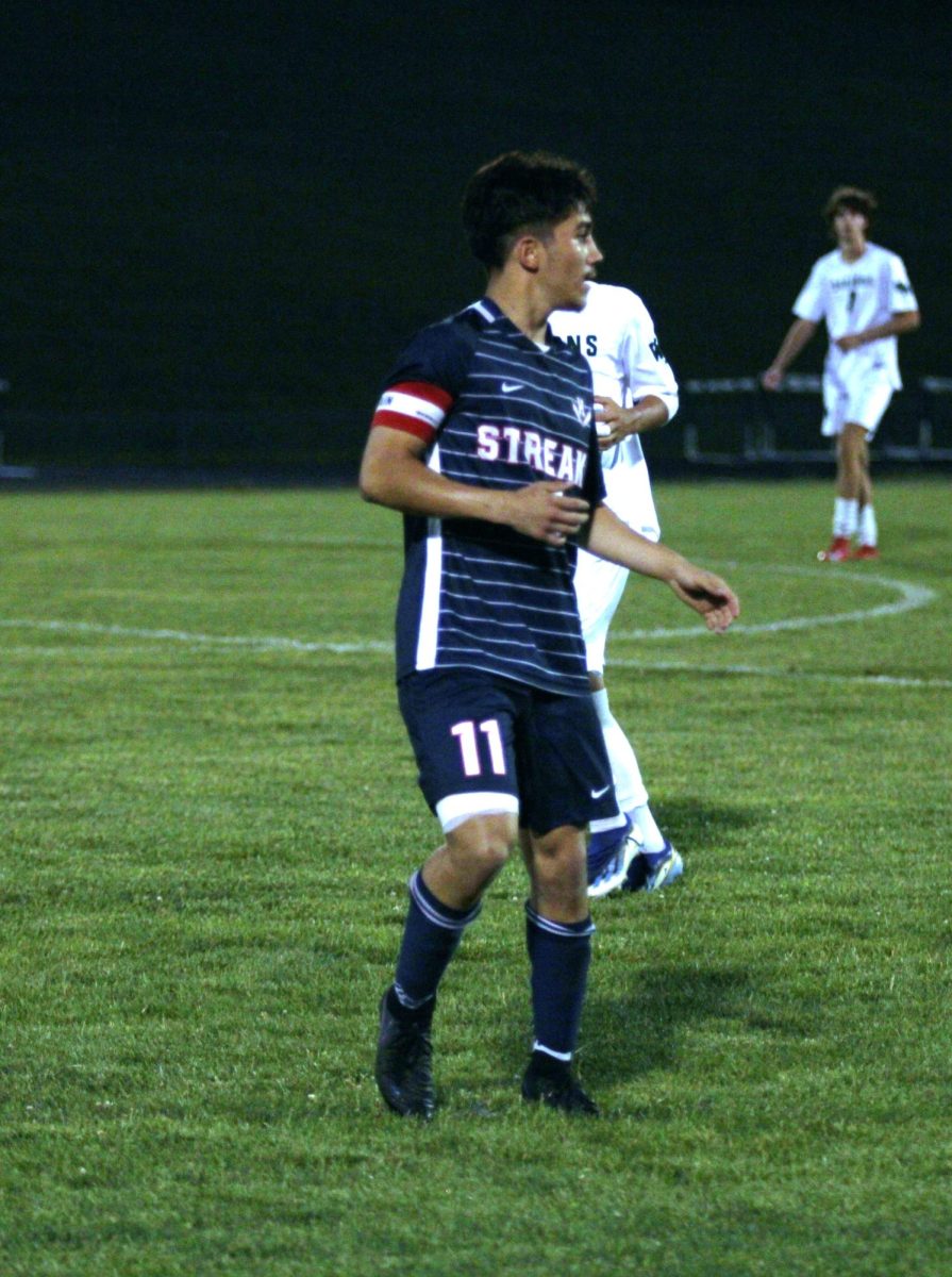 Gonzalez  waiting for the ball 