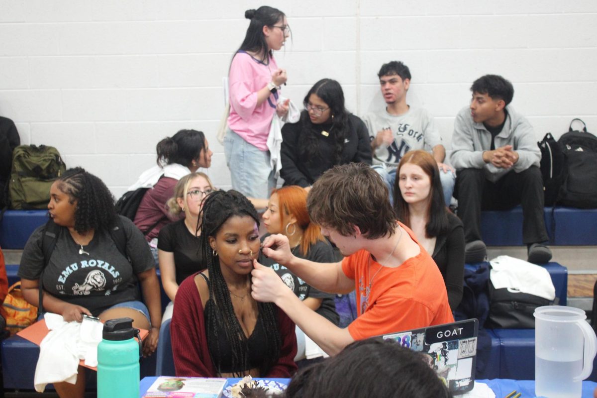 senior lawra gets face paint