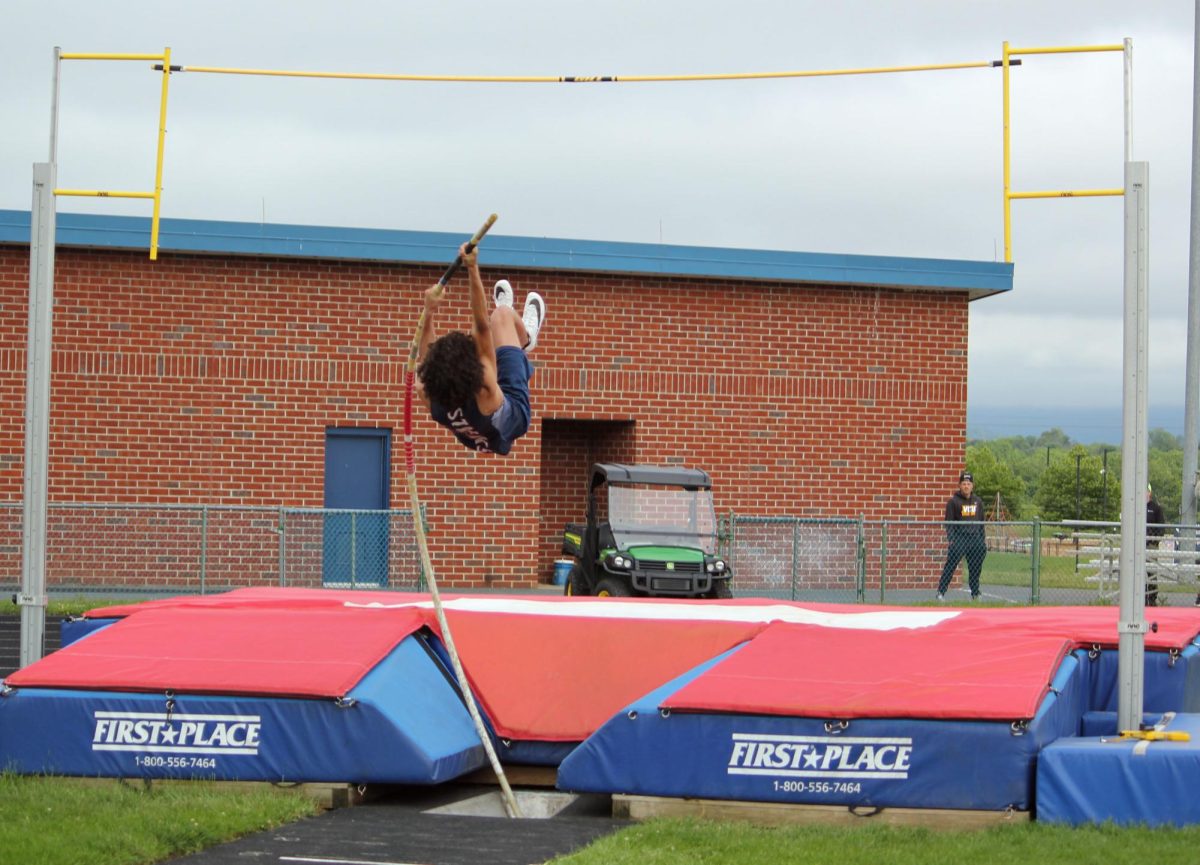 Zion hunter bending the pole.
