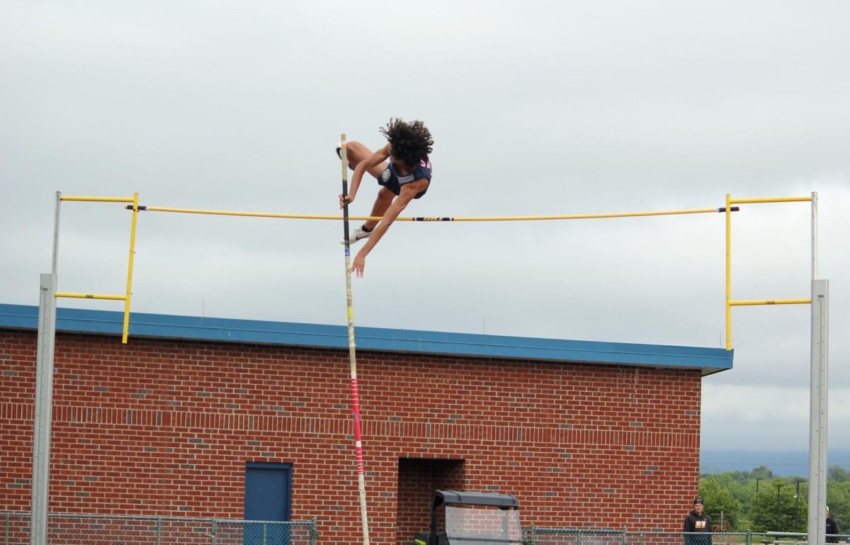 Zion Hunter pushing off the pole to make it over.