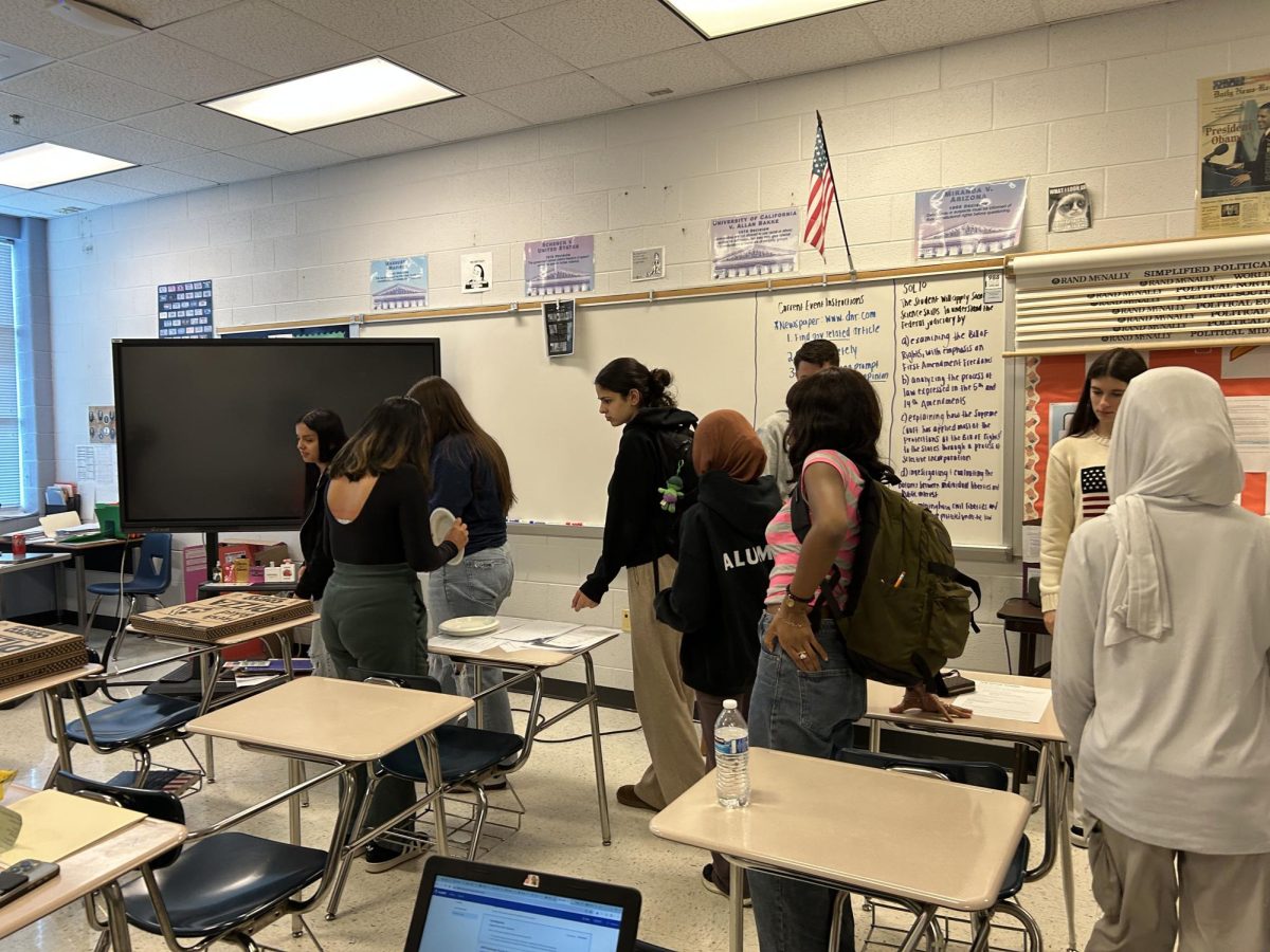 Students lineing up for pizza
