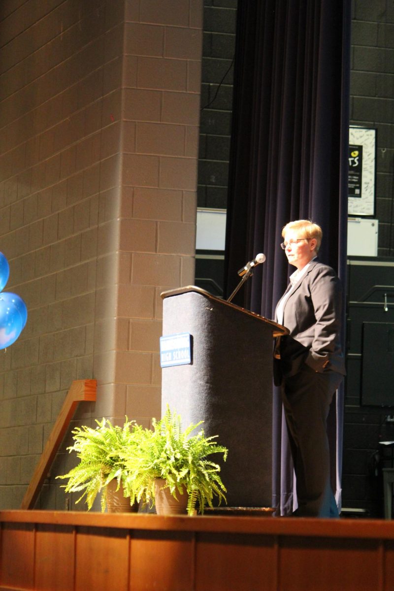 Dr. Hensley talking to the seniors. 