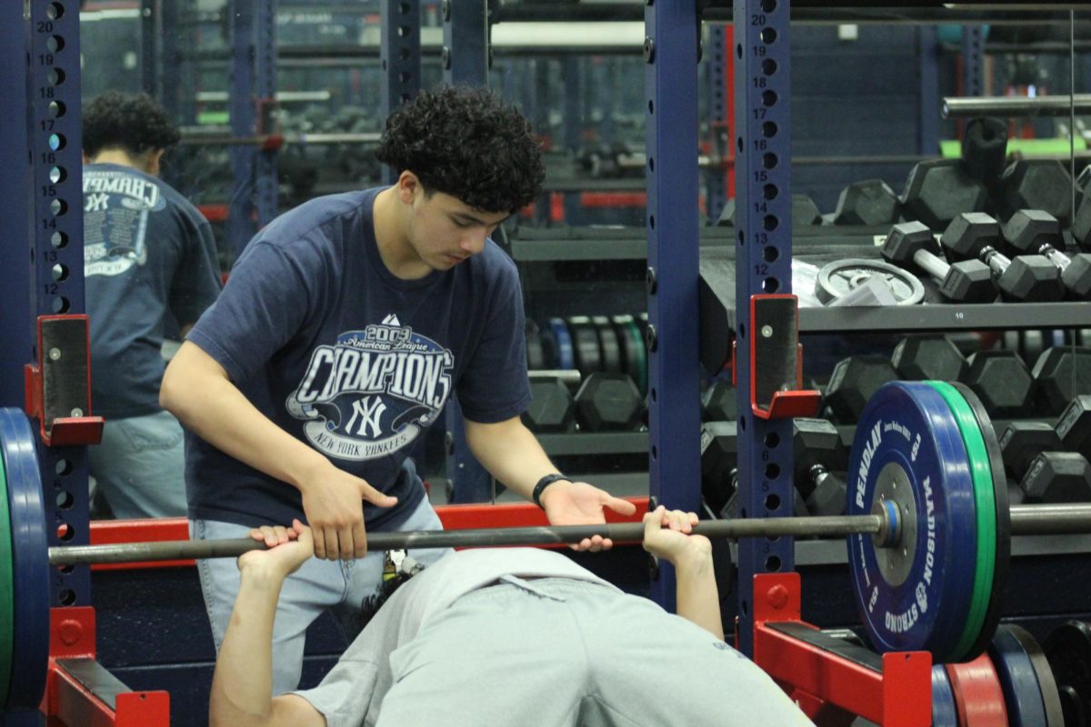 Fernando Rodriguez is trying to PR on benching.