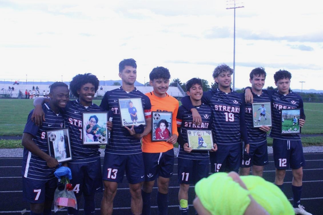 Boys varsity seniors take a picture together.