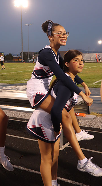 Freshmans Nia Field scott and Hetzel  Vargas at the JV football game on 18th of september.
