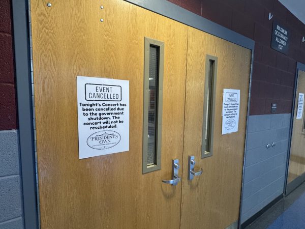 Signs put on auditorium doors, explaining the Marine Band show cancelation.
