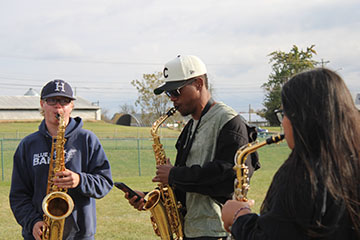 More students toning in their saxophone.