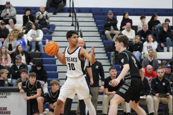Junior Daniel Turcios-Maradiaga looking for someone to pass to.