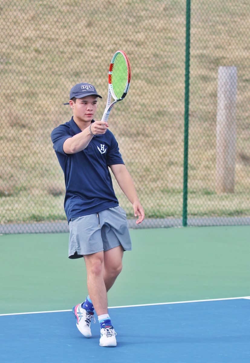 Senior Gabriel Sabarre Prepares for Final Tennis Season